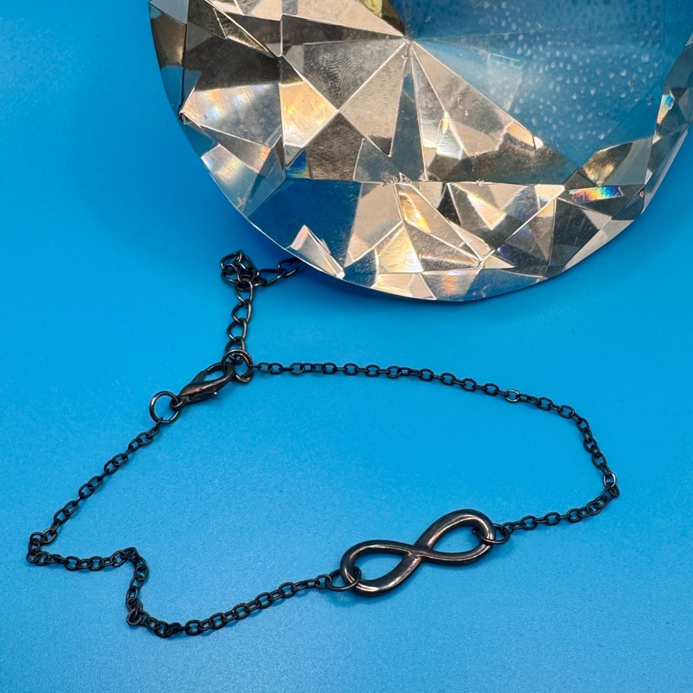 Elegant Infinity bracelet - Picture 3 of 3
